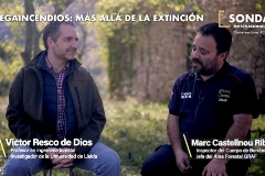 El professor d'enginyeria forestal a la UdL, Víctor Resco de Dios, i el cap del GRAF del Cos de Bombers, Marc Castellnou Ribau, conversen des d'ambdues perspectives al voltant de l'extinció d'incendis