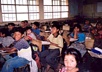Alumnes a una escola de Guatemala