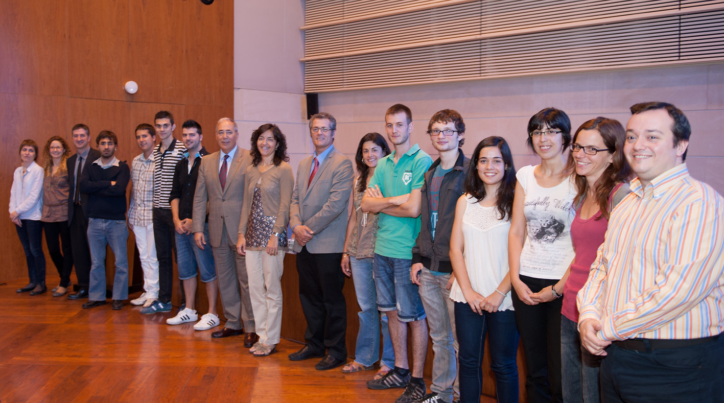 Els participants al concurs amb les autoritats acadèmiques / FOTO: UdL
