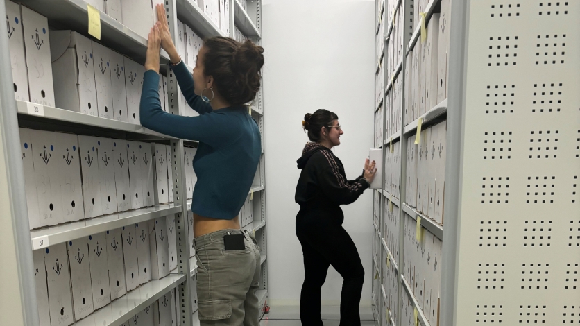 Estudiants del Grau d'Història de la Universitat de Lleida realitzen les seves pràctiques acadèmiques a l'Arxiu de la UdL