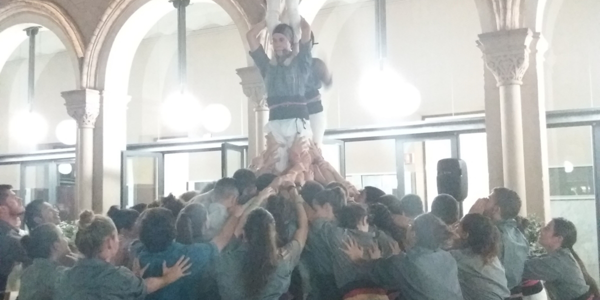 Welcome activities. Performance of the "colla castellera Los Marracos de la UdL" (human towers)