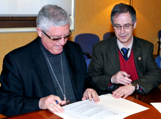 Joan Piris i Joan Viñas, a la signatura del Conveni entre la UdL i el Bisbat