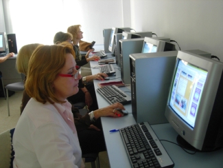 Cursos de Formació en TIC's per a Dones. "Enxarxades a Lleida" (Tàrrega)