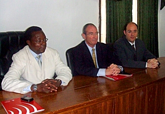 Carlos Nse (rector de la UNGE), Antonio Pérez-Portabella (president de l'ICA) i Antonio Ramos (sotsdirector d'ETSEA)