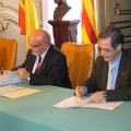 Firma del convenio para la construcción de viviendas universitarias