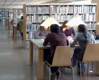 Estudiants de la UdL a la biblioteca