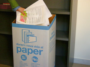 Paperera de reciclatge a la Universitat de Lleida