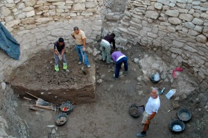 Treballs al fossar dels Vilars d'Arbeca