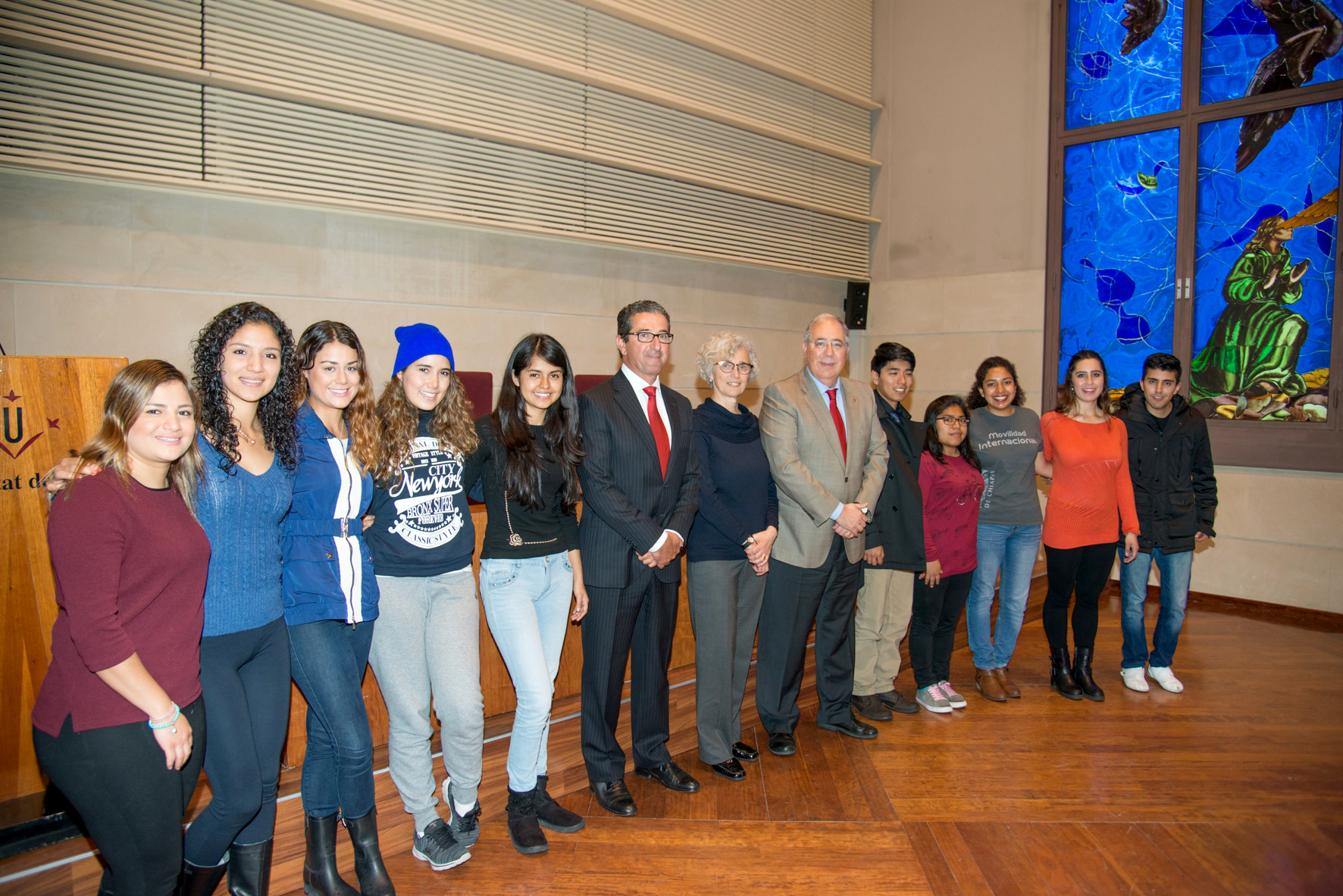 El rector, Albáizar i Ballesta han presidit el lliurament de credencials de les Beques Jade / Foto: UdL