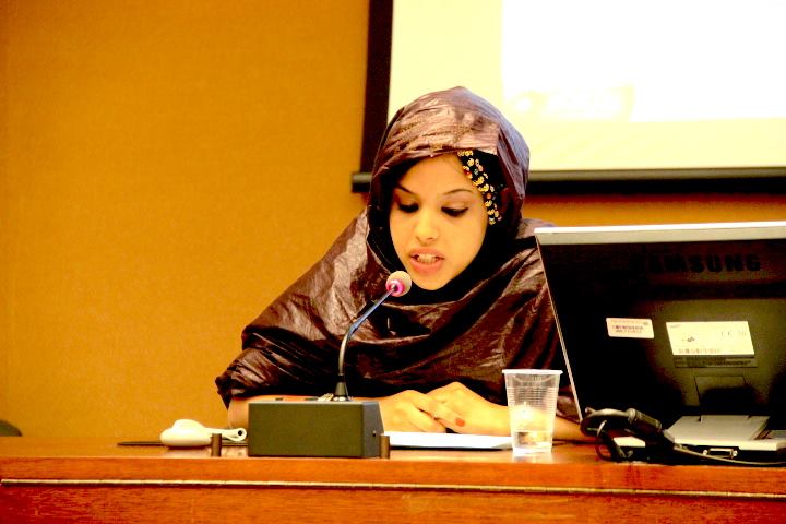 Ebbaba Hameida en una intervenció a l'ONU. FOTO: facebook.com/raicesyclamor