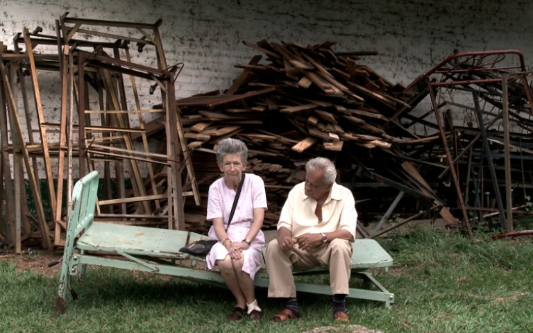Documental: Atentamente