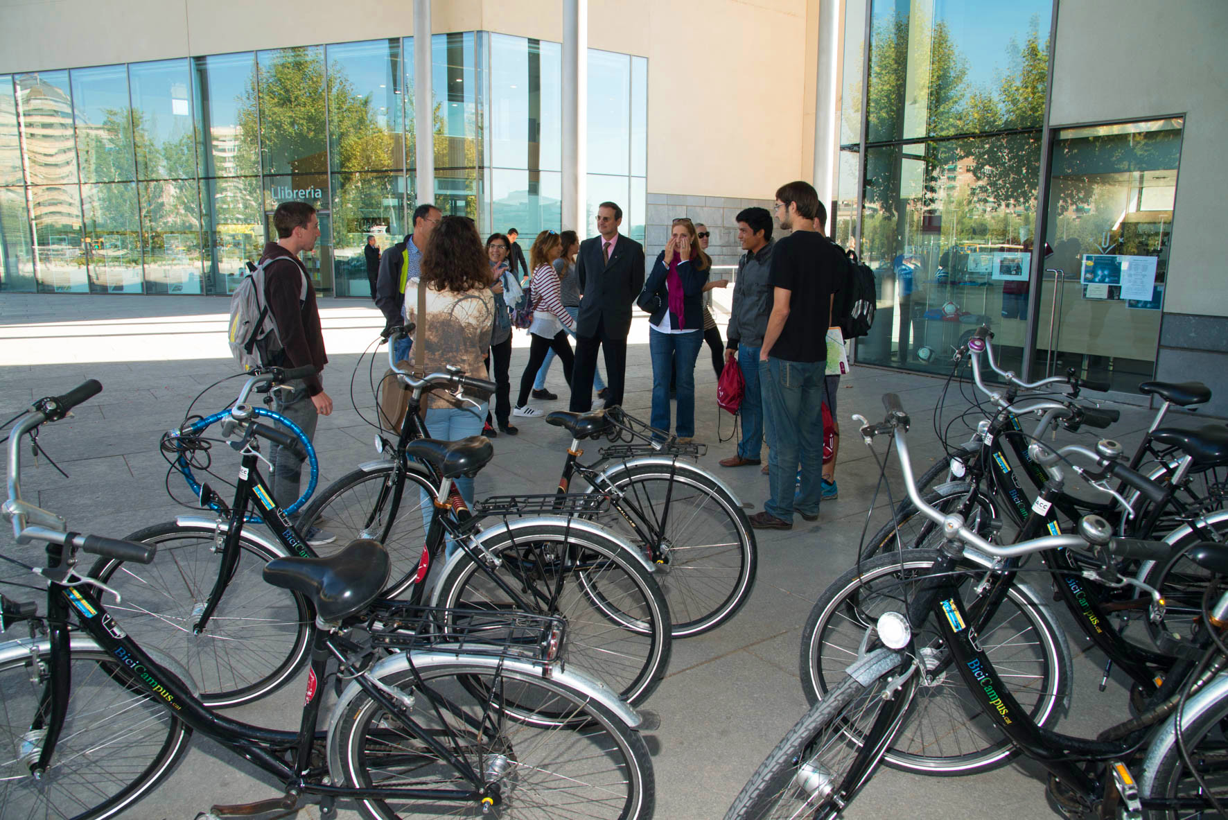 Bicicletes per a prop d'un centenar d'alumnes de la UdL  Els primers 15 beneficiaris les han recollit avui al campus de Cappont