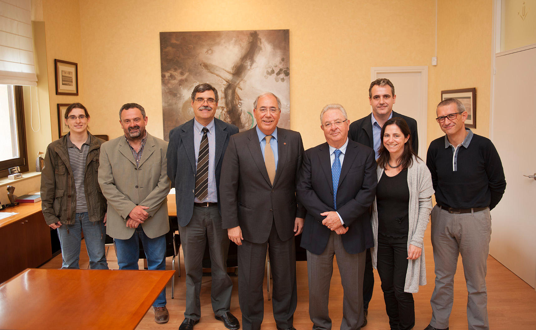 Els representants del Grup Batallé amb els investigadors i autoritats de la UdL