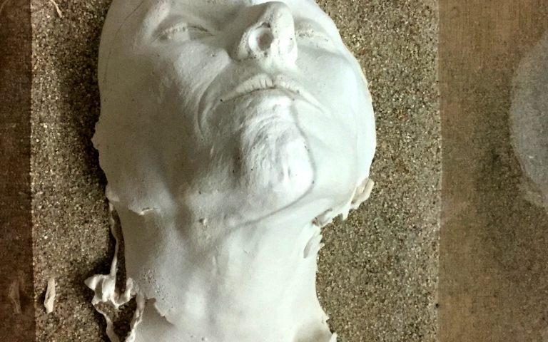 Exposició El silenci de la identitat. Una lectura artística de L’Enfant de sable de Tahar Ben Jelloun